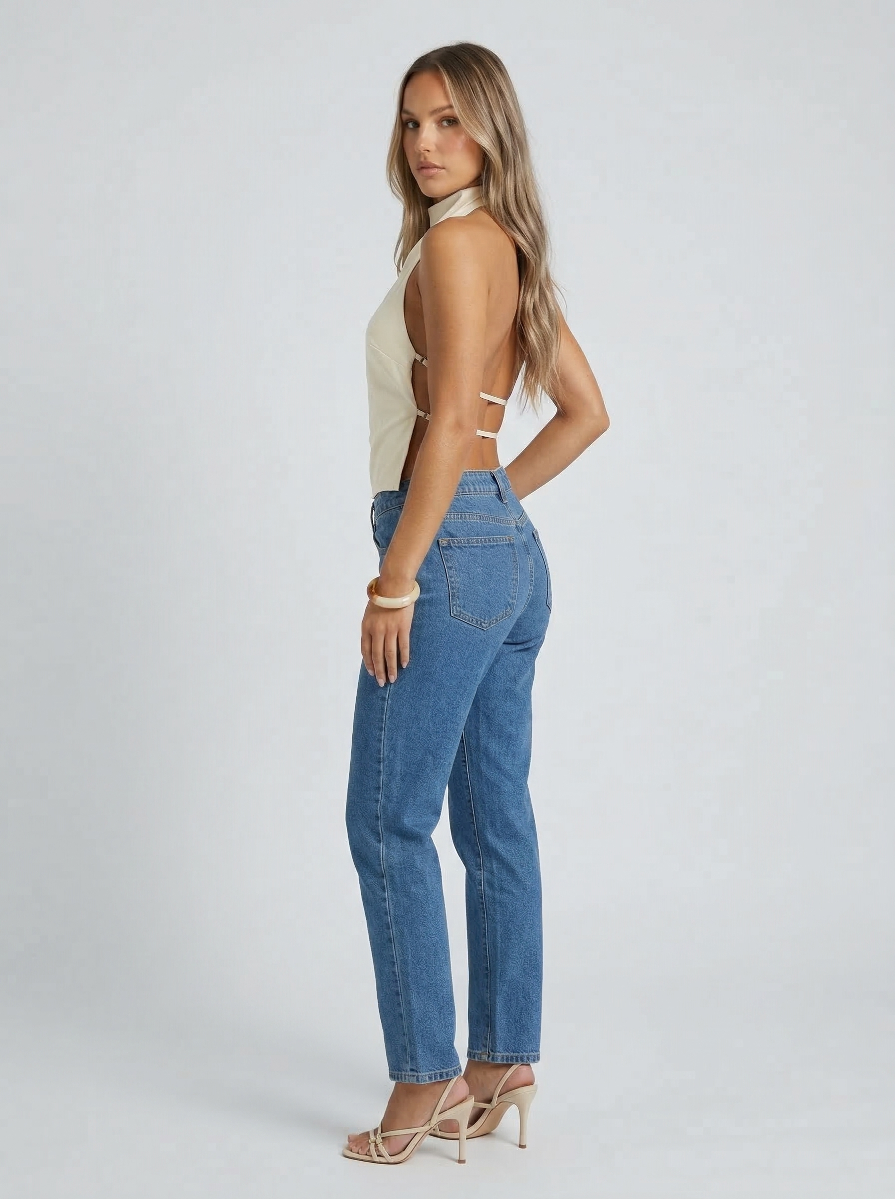 Blusa corta con espalda abierta