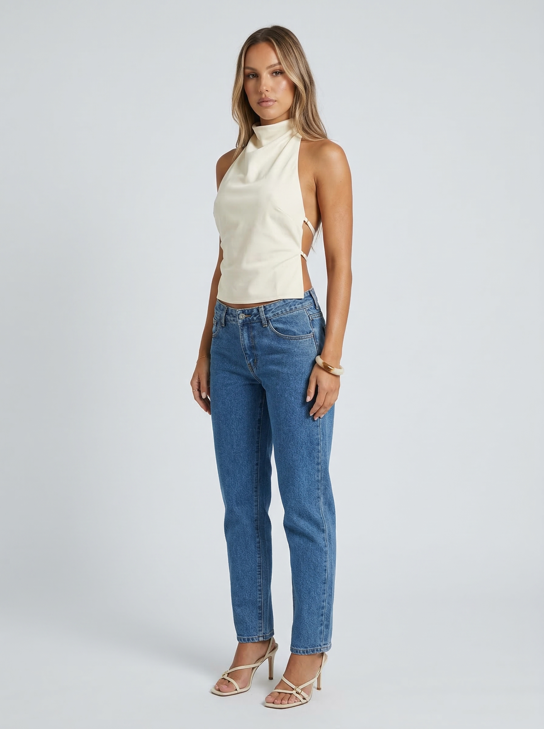 Blusa corta con espalda abierta