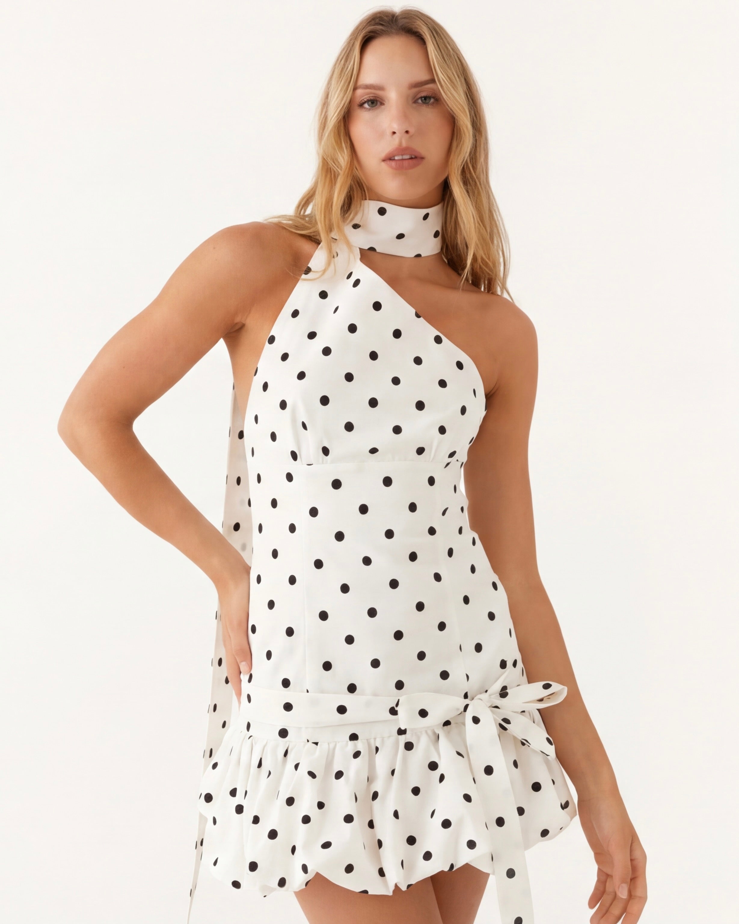 Vestido Mini Cuello Alto Romántico